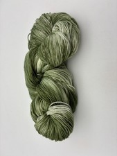 (76,60 €/kg) handgefärbte 4-fach Sockenwolle 100gr. grün batik