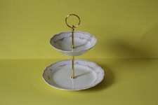 zweistöckige Etagere Teller