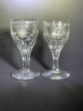 1 v. 2 Kelchgläsern, mit