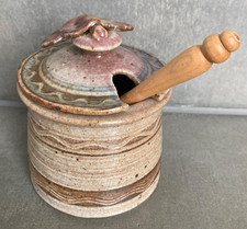 Honigtopf Honigfass Bienenstock mit Biene Steinzeug  Honigdose Deckeldose