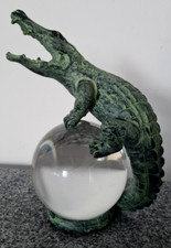 Krokodil auf Glaskugel 21 cm