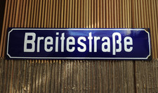 altes Blechschild gewölbt