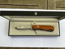 Victorinox Special Picknicker Damast Ltd. Edition 2022 Jahresmesser
