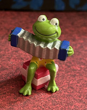 Fremdfiguren Erdal Rex Frosch mit Akkordeon, sitzend, sammeln, Tier