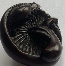 Holz Netsuke Shiitake Pilz und