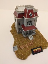 Psycho Haus Modellbau Eisenbahn Mit Beleuchtung 