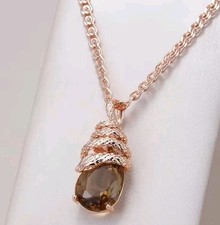 Schöne Halskette mit