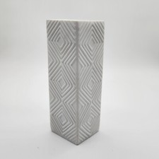 White art vase - op,