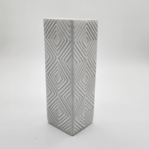 White art vase - 2.4,