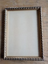 Schöner Antik Holz Bilderrahmen Gold Lorbeerstab FM: 18,5 x 26 cm