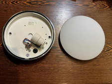 Decken- und Wandleuchte