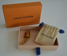 Louis Vuitton Schloss mit 2