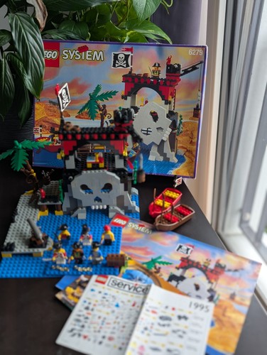 Lego 6279 skull - lego, island