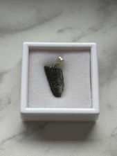 Natürlicher Moldavit Rohstein