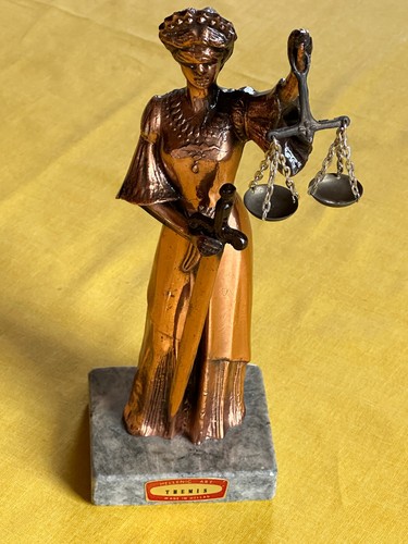 Themis blinde griechische