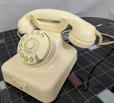 Sammlerstück  Wand- oder Tischtelefon mit Wählscheibe Modell W49 Jahr 1966