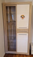 ? Moderner Vitrinenschrank in Eiche hell / Weiß Hochglanz