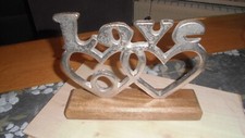 LOVE - Aufsteller  Metall auf Holzsockel Silber mit 2 Herzen 15 cm hoch