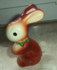 Hase braun sitzend mit grüner Schleife. Hummel  Goebel W. GERMANY, Nr. 274  7cm