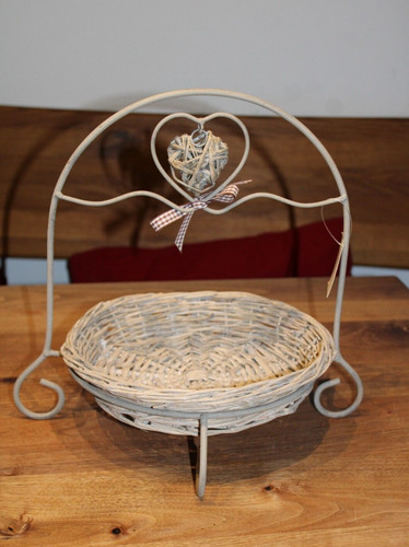 Körbchen etagere aus metall - körbchen-etagere,