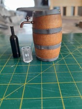 Puppenstube Puppenhaus Weinkeller Fass mit Flasche und Glas