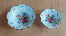 Schüsselpaar mit Blumenmotiv