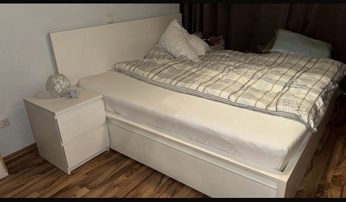 Neuwertiges bett mit - neuwertiges,
