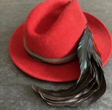 CAPO Damen Hut rot mit Fasanenfedern