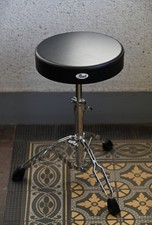 Pearl Drum Throne D790, solide, doppelstrebige Ausführung, Vinylbezug