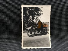 altes Foto Frau auf Oldtimer-Motorrad Kennzeichen Hamburg/Vorkrieg