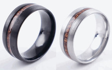 Edler Ring mit Holzmaserung