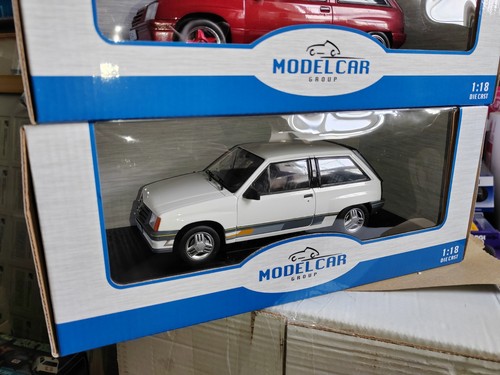 Boxed model car group - 1/18,