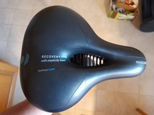 Fahrradsattel mit Sattelstütze zu verkaufen