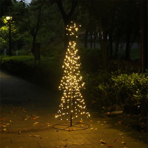 Weihnachtshaus vorbeleuchteter