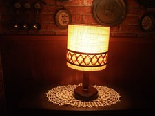 Tischleuchte 70er Jahre mit Holzfuß Space Age/Panton-Ära Kult Look!