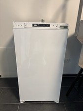 Neuer Einbaukühlschrank Sharp