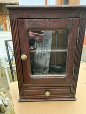 Antiker Apothekerschrank mit