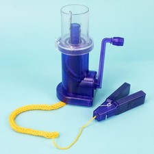 Handstrickmaschine mit Kurbel