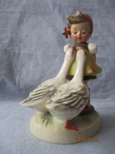Goebel  M.J. Hummelfigur 470  73  Vintage  Mädchen mit 2 Gänse W. Germany