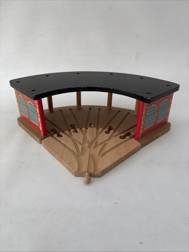 Lokschuppen aus holz - aus,