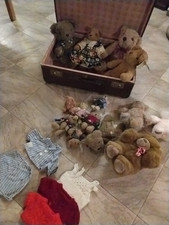 ALTER  KOFFER  GEFÜLLT  MIT