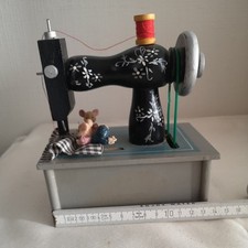 Spieluhr Nähmaschine mit beweglichen Bären Bärchen Vintage *
