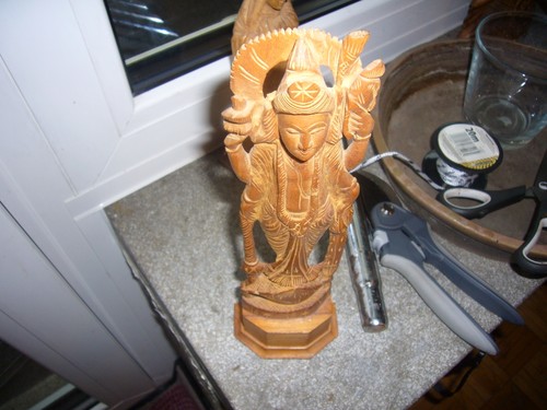 Vishnu sandelholzfigur aus - ,,