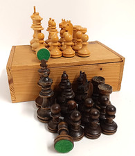 Schachfiguren aus Holz