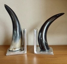 Luxus-Dekoration: Horn Buchstützen-Set, Aluminium/Kuhhorn (Naturprodukt)