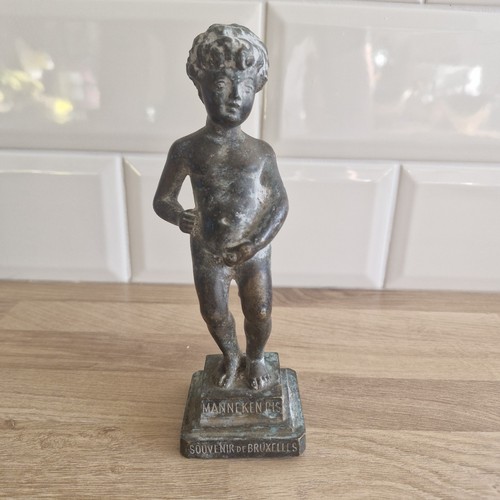 Vintage manneken pis statue - 7",