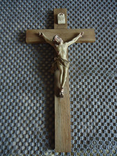 Holzkreuz mit Jesus, Wandkreuz