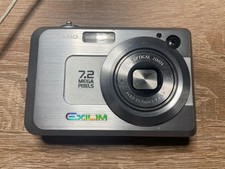 Casio Exilim EX-Z750 Kompaktkamera 7,2 MP 3x Zoom silber, guter Zustand