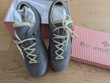 Neue wunderschöne Trachten