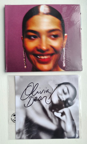 Olivia dean messy signed - dean,